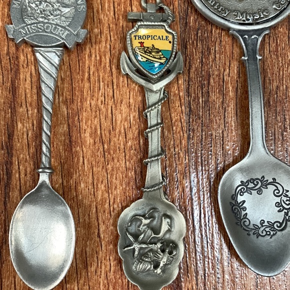 Vintage set of 8 souvenir travel pewter spoons Gish and Fort brands approx 4” - Picture 5 of 13